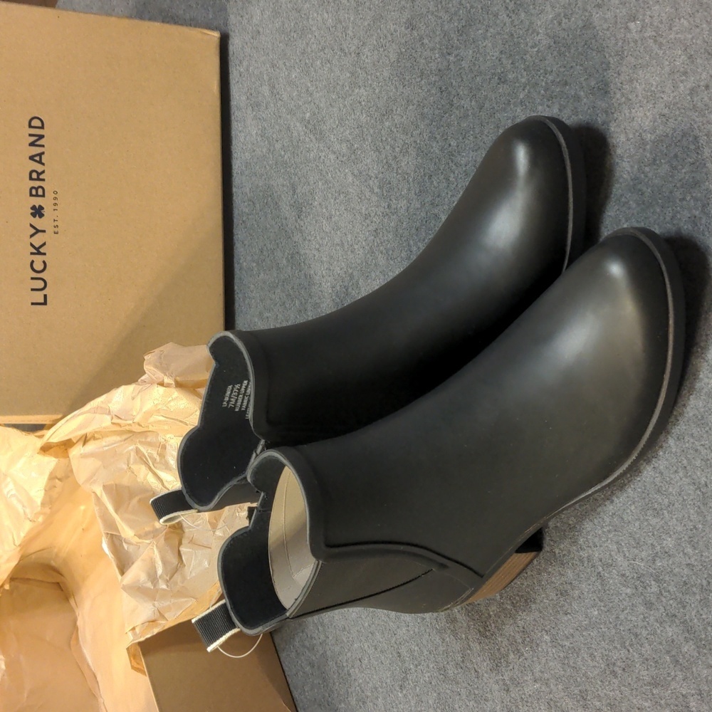 Lucky Brand Bunita Rain Boot, Womens Size 7, Black NEW